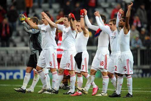 Kollektive Freude über den Einzug ins Achtelfinale: Die Bayern nach dem 3:0 gegen Bukarest.