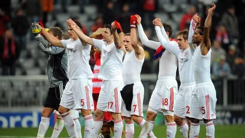 Kollektive Freude über den Einzug ins Achtelfinale: Die Bayern nach dem 3:0 gegen Bukarest. Kollektive Freude über den Einzug ins Achtelfinale: Die Bayern nach dem 3:0 gegen Bukarest.