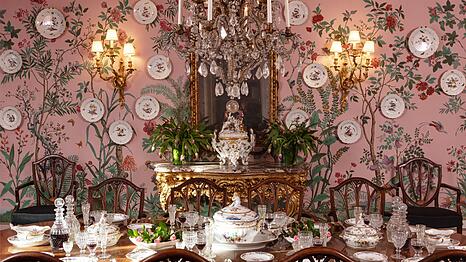 Passendes Geschirr f&uuml;r den Salon im Schlo&szlig; gesucht? Sotheby's versteigert kostbares Porzellan der M&uuml;nchner Kunsthandlung R&ouml;bbig.