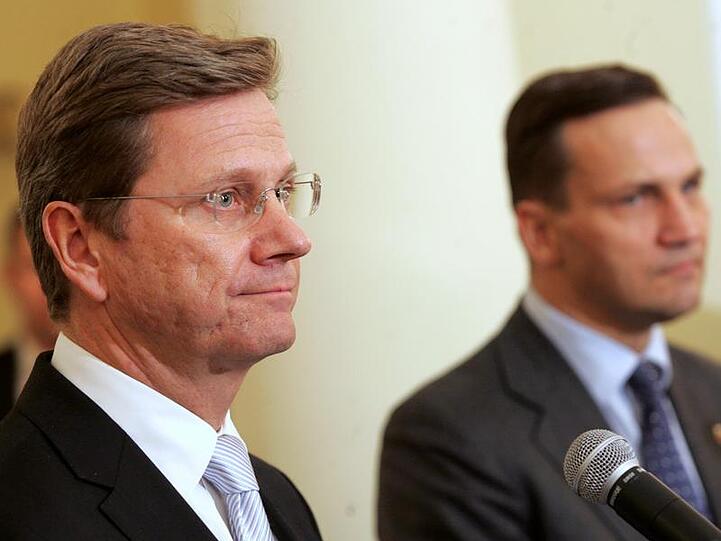 Westerwelle während seines Antrittsbesuch in Polen mit seinem Amtskollegen Sikorski.