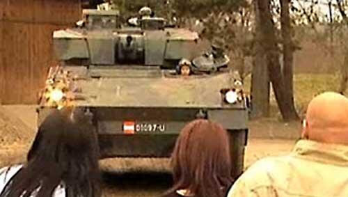 Umstrittener Panzer-Spot des österreichischen Bundesheeres Umstrittener Panzer-Spot des österreichischen Bundesheeres