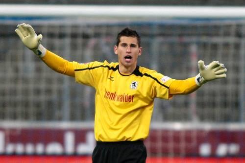 Weil Kiraly bei 1860 verlängert, muss der zweite Torwart Philipp Tschauner gehen und kritisiert den Verein: "Ich hatte keine Chance". Dessen Kritik ärgert Stevic: &bdquo;Kindergarten!&rdquo;