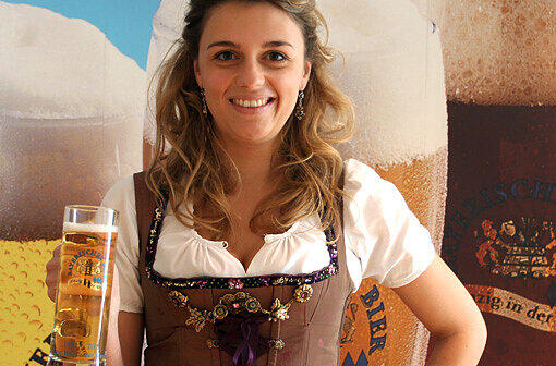 Jahrespressekonferenz der bayerischen Brauwirtschaft im Brauerhaus über die Entwicklung der Absatzzahlen 2011 . Bierkönigin Barbara Stadler.