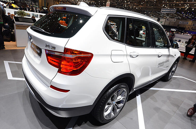 Keine weiße Weste? - Modell eines BMW X3.