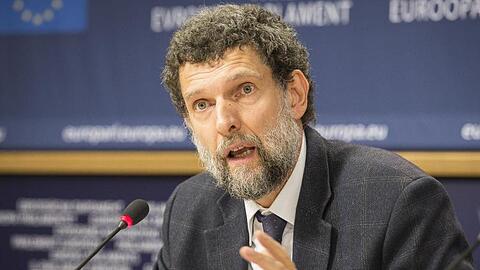Osman Kavala bleibt weiter in Untersuchungshaft. Damit widersetzt sich die Türkei einem Urteil aus Straßburg.