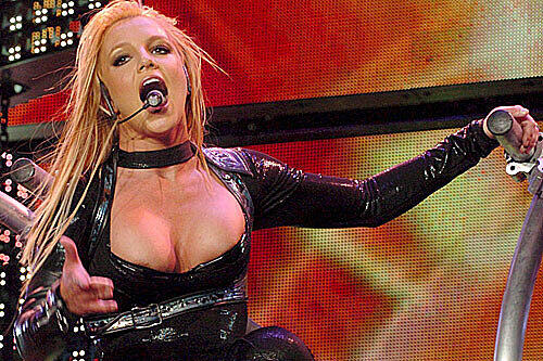 Pop-Sängerin Britney Spears (29) macht auf sexy und verführerisch.
