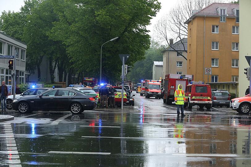 Großer Feuerwehreinsatz am Freitagabend in Berg am Laim.