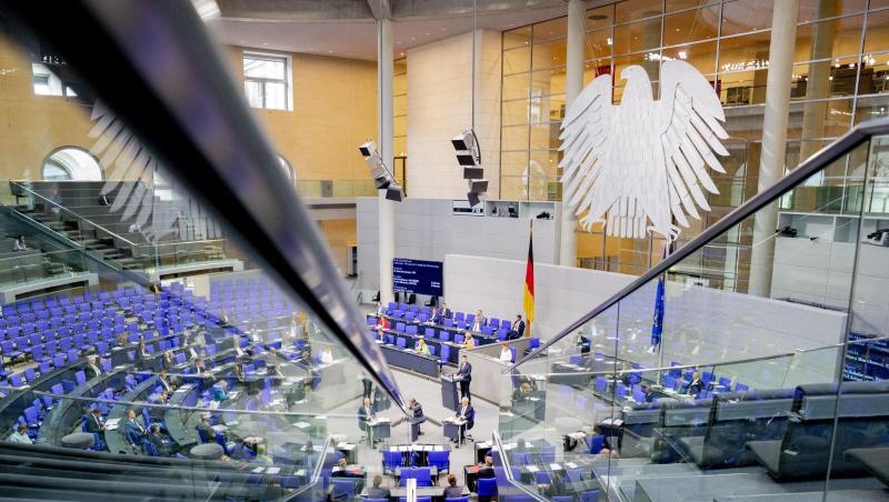 Der Deutsche Bundestag hat derzeit die Rekordgröße von 709 Abgeordneten. Der Deutsche Bundestag hat derzeit die Rekordgröße von 709 Abgeordneten.