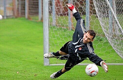 Fliegen, bis er 36 ist: &bdquo;Noch vier Jahre in der Bundesliga zu spielen, wäre meine persönliche Krönung&ldquo;, sagt Raphael Schäfer.