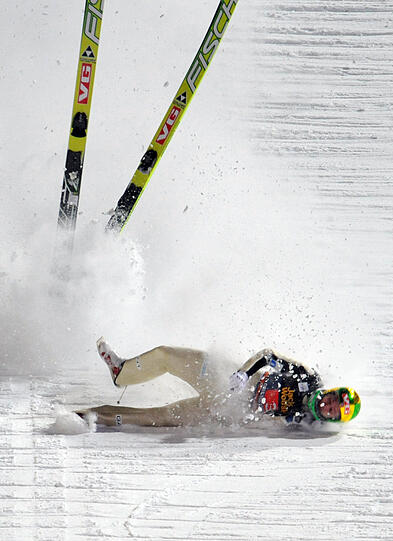 Die Bilder vom Sturz in Oberstdorf.