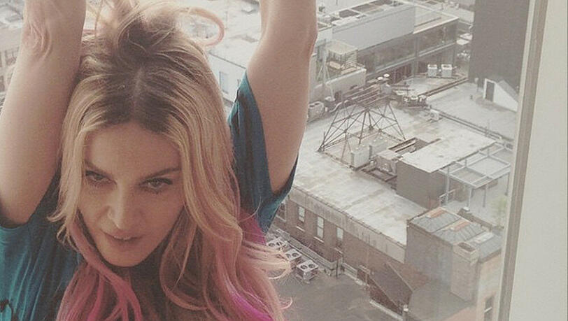 Madonna zeigt sich jetzt teils in gewagtem Pink Madonna zeigt sich jetzt teils in gewagtem Pink