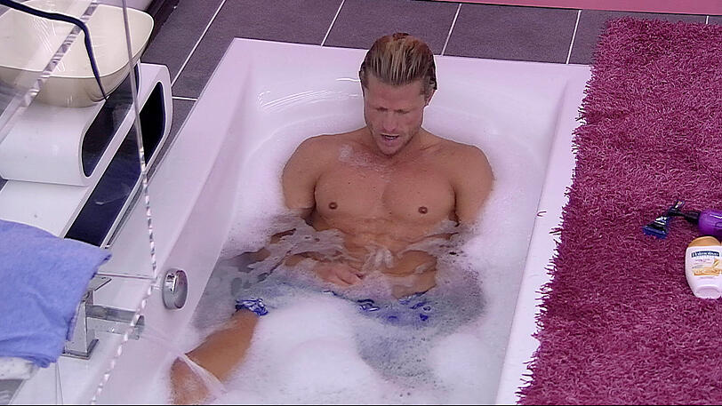 FKK-Sonnen, Intim-Rasur & Co. Die Bilder von tag 7 im Big Brother Haus.