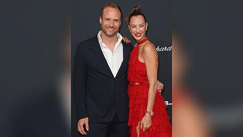 Sandy Meyer-Wölden mit ihrem neuen Lebensgefährten Alexander Müller auf dem roten Teppich der Charity-Veranstaltung "Tribute to Bambi" in Berlin.