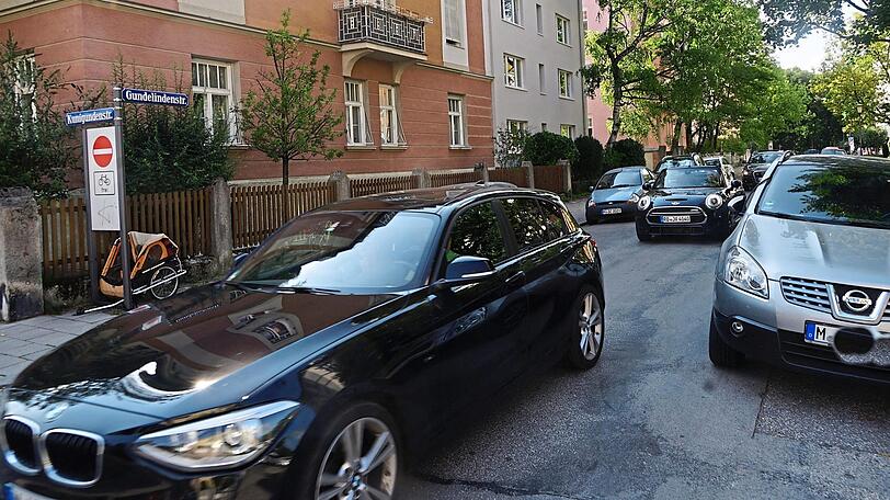Durch die Gundelindenstraße fahren jeden Tag während des Berufsverkehrs viele Pendler. Anwohner finden das nervenaufreibend.