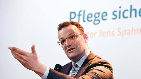 Gesundheitsminister Jens Spahn spricht während einer Podiumsdiskussion über die Reform der Pflegeversicherung.