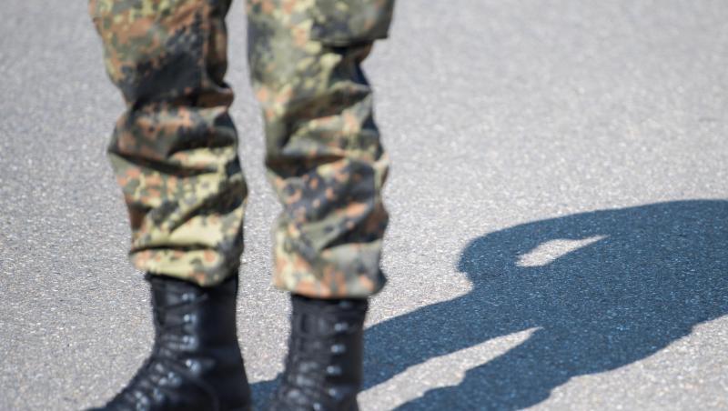 Aktuell gibt es 450 bestätigte Fälle wegen eines Verdachts auf Rechtsextremismus in der Bundeswehr. Aktuell gibt es 450 bestätigte Fälle wegen eines Verdachts auf Rechtsextremismus in der Bundeswehr.