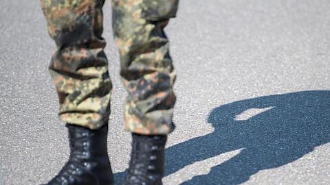 Aktuell gibt es 450 bestätigte Fälle wegen eines Verdachts auf Rechtsextremismus in der Bundeswehr.