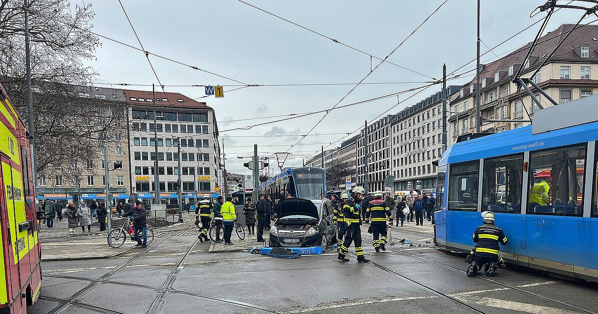 Tram-und-Opel-kollidieren-am-Sendlinger-Tor-Platz-das-ist-bis-jetzt-bekannt