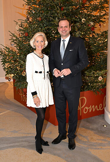 Kristina Tröger, Präsidentin vom Club europäischer Unternehmerinnen, und Marc Epper, Manager im Hotel Mandarin Oriental