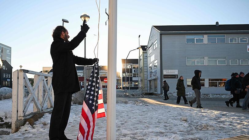 Mitarbeiter des Kulturzentrums hinderten Schafroth daran, die Flagge zu hissen.