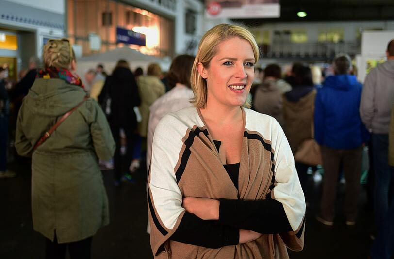 Julia Bartl ist eine von hunderten ehrenamtlichen Helfern, welche die ankommenden Flüchtlinge in München betreuen.