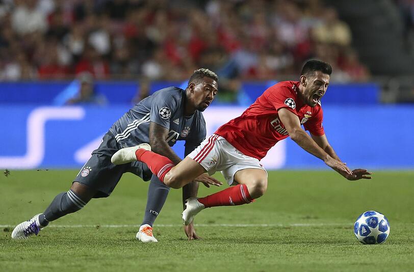 JEROME BOATENG, NOTE 2: Nach seiner Kritik an den Bossen im Fokus. Zeigte eine stabile Leistung, kurz vor der Pause mit resolutem Tackling.