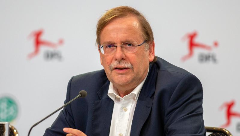 BFV-Präsident Rainer Koch spricht bei einer Pressekonferenz.