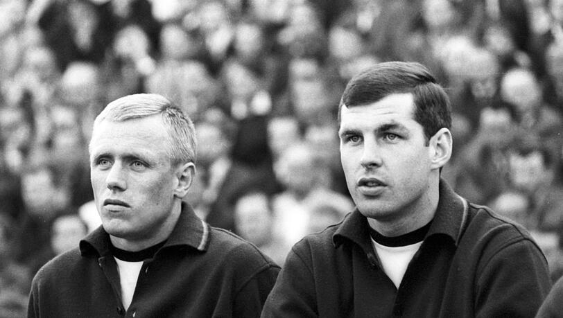 Während Sigfried Held (l.) in der Nationalelf durchstartet, bleibt Lothar Emmerich die große Karriere im DFB-Trikot verwehrt. Während Sigfried Held (l.) in der Nationalelf durchstartet, bleibt Lothar Emmerich die große Karriere im DFB-Trikot verwehrt.