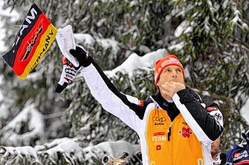 Winkt seine Skispringer von der Schanze: Bundestrainer Werner Schuster.