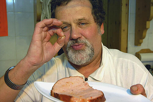 Lewakaas&ndash; Leberkäse. Die Leibspeise der Bayern. Bevorzugt in der Semmel mit Senf zu verspeisen.