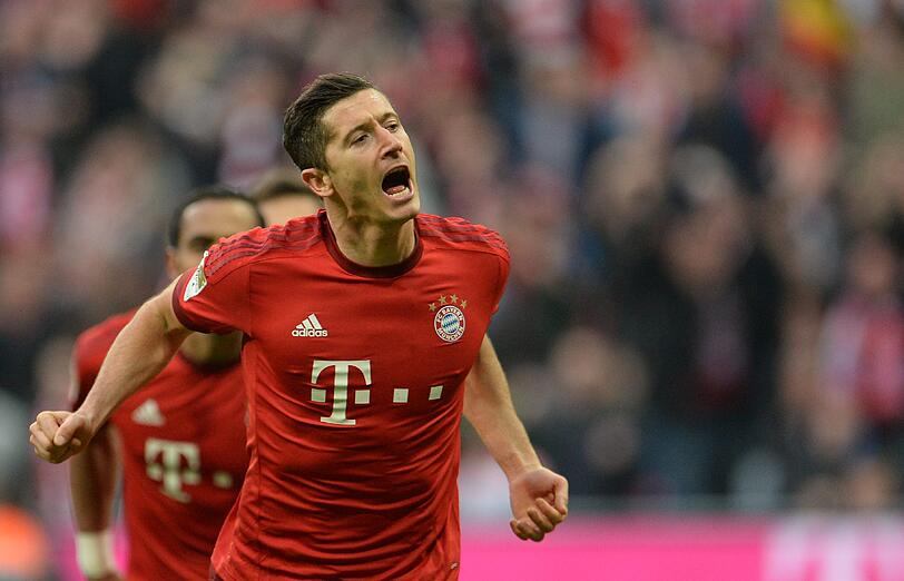 Robert Lewandowski schaffte es in der vergangenen Saison als einziger Bundesligaspieler in die Top-Ten-Gehaltsliste der Fußballstars. Ein geschätztes Jahresgehalt von 9 Millionen Euro, rund 10 Millionen Euro an Prämien und über 1 Millionen Euro an sonstigen Einnahmen summierten sich auf über 20 Millionen Euro.