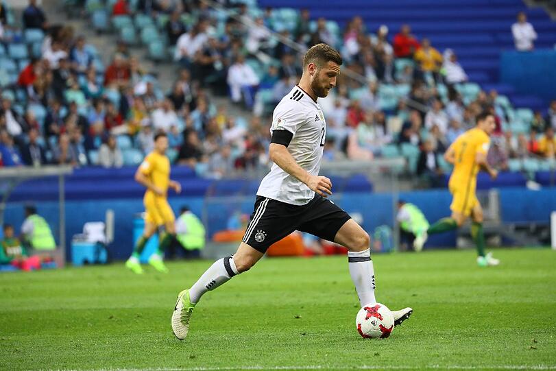 SHKODRAN MUSTAFI NOTE 3: Spielte beim 1:1 unfreiwillig Doppelpass mit Rogic (41.), der ihn mit seinem ersten Schuss zunächst am Rücken traf. So richtig Stabilität verlieh auch er der deutschen Abwehr insgesamt aber nicht.
