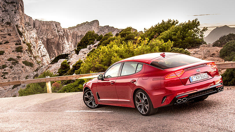 Kraftvolles Design ist beim Kia Stinger gepaart mit einer umfangreichen Serienaustattung. So wollen die Koreaner der (deutschen) Konkurrenz ein bisschen einheizen