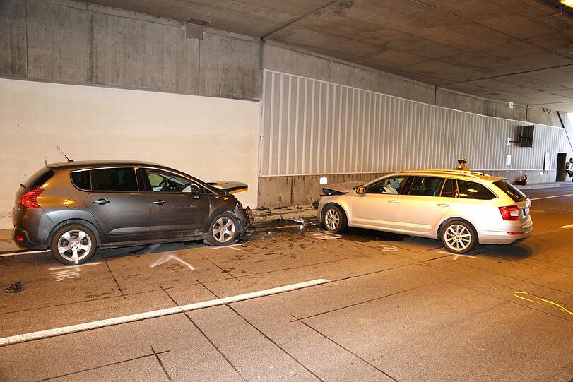 Die Bilder vom schweren Unfall im Farchanter Tunnel auf der B2.