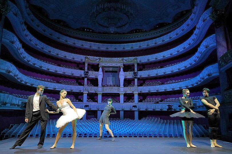 &bdquo;petit pas&ldquo; von Andrey Kaydanovskiy im Nationaltheater.