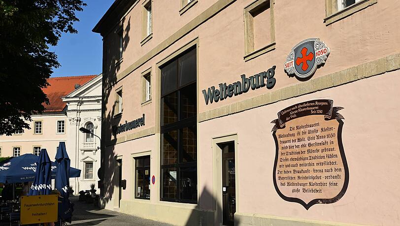 Das Kloster Weltenburg hat die &auml;lteste Klosterbrauerei der Welt. Ab 1. Januar 2027 &uuml;bernimmt Schneider Weisse aus Kelheim die Markenrechte von Weltenburger und auch der Brauerei Bischofshof aus Regensburg. Letztere schlie&szlig;t den Standort.