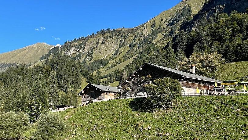 Ein schönes Ausflugsziel im Sommer: die Alpe Breitengehren im Rappenalptal im Oberallgäu. Ein schönes Ausflugsziel im Sommer: die Alpe Breitengehren im Rappenalptal im Oberallgäu.
