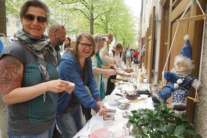 Viele Besucher auch auf dem Haidhausener Hofflomarkt.