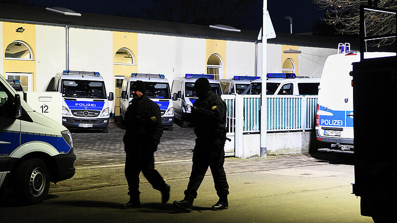 Große Anti-Terror-Razzia in Hessen. Die Polizei durchsuchte auch die Bilal-Moschee in Frankfurt.