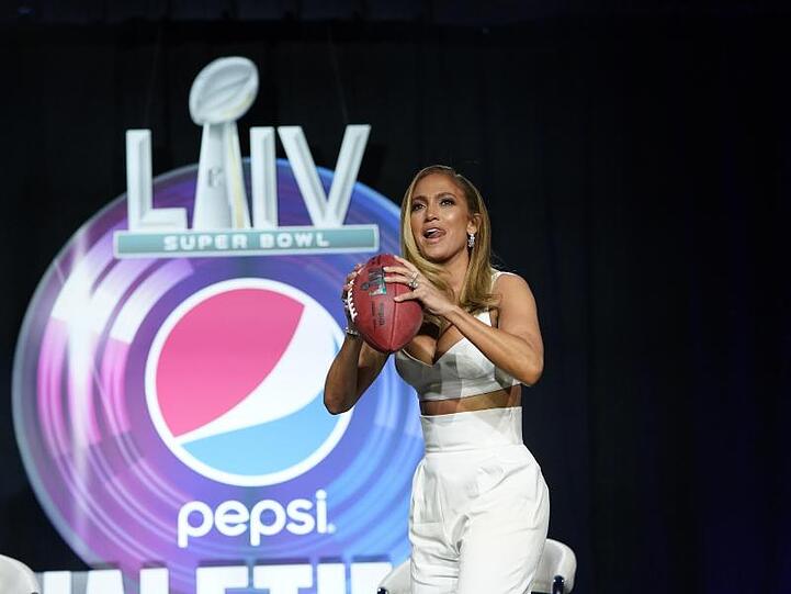 Touchdown: Jennifer Lopez tritt beim Super Bowl auf.