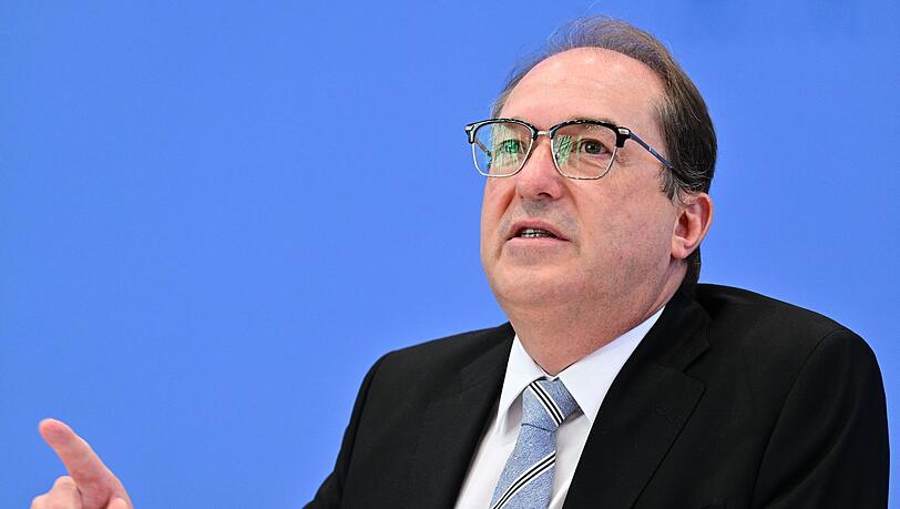 Bundesinnenminister Alexander Dobrindt (CSU) will die angekündigte Speicherpflicht für IP-Adressen zügig umsetzen.