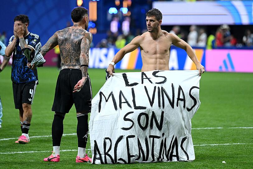 Dieses Plakat der argentinischen Nationalmannschaft sorgte nach dem WM-Sieg gegen England für viel Aufsehen. Dieses Plakat der argentinischen Nationalmannschaft sorgte nach dem WM-Sieg gegen England für viel Aufsehen.