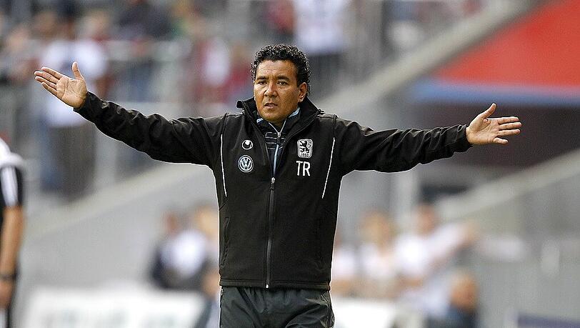 Auch wegen seinen überzogenen Erwartungen zu Saisonbeginn war die Fallhöhe des TSV 1860 anfangs riesig: Ricardo Moniz. Meister wollte er werden, in der Winterpause wichen die überambitionierten Pläne der Abstiegsangst - und Moniz war längst schon wieder fort. Auch wegen seinen überzogenen Erwartungen zu Saisonbeginn war die Fallhöhe des TSV 1860 anfangs riesig: Ricardo Moniz. Meister wollte er werden, in der Winterpause wichen die überambitionierten Pläne der Abstiegsangst - und Moniz war längst schon wieder fort.