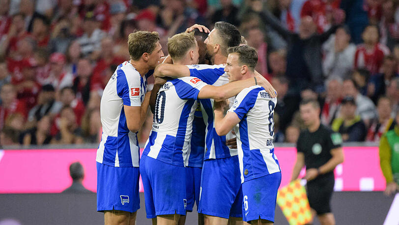 Die Spieler von Hertha BSC liegen zur Halbzeit vorne.