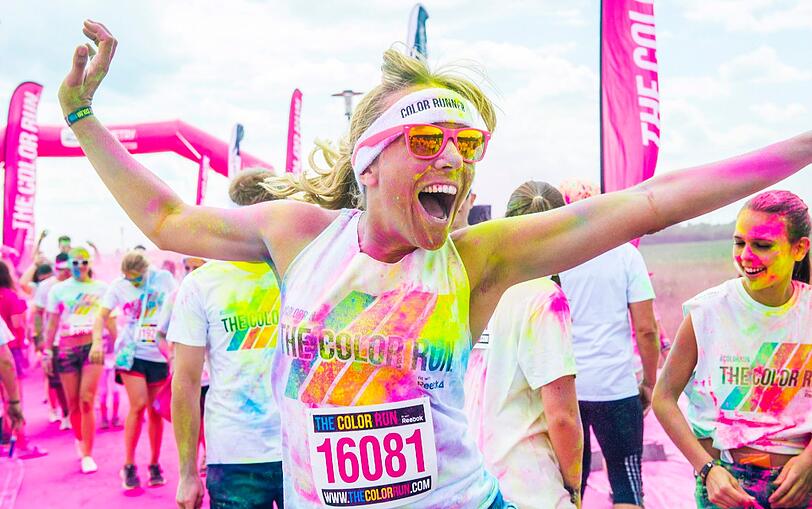 Der Color Run soll vor allem dazu animieren, sich zu bewegen. Und das taten die Farbbeutelschmeißer am Sonntag bis zum Umfallen. Die Bilder...