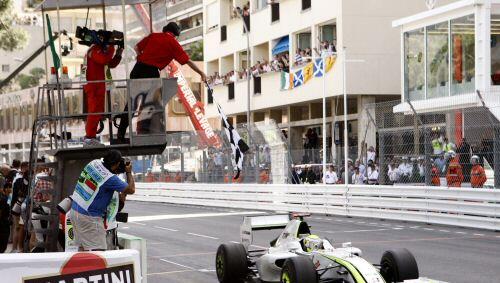 Erster - mal wieder: jenson Button siegt auch in Monte Carlo. Erster - mal wieder: jenson Button siegt auch in Monte Carlo.
