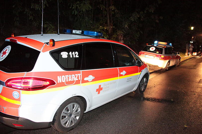 Feuerwehreinsatz in der Nacht zum Dienstag in Heldenstein: Ein Blitzschlag hat das Anwesen in Brand gesetzt. Es entstand ein Schaden in Höhe von einer halben Million Euro. Die Bilder vom Einsatz...