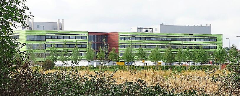 Das BMC und Zellzentrum. Allein der Bau des Gebäudes auf dem Campus Martinsried-Großhadern hat nach LMU-Angaben 125 Millionen Euro gekostet.