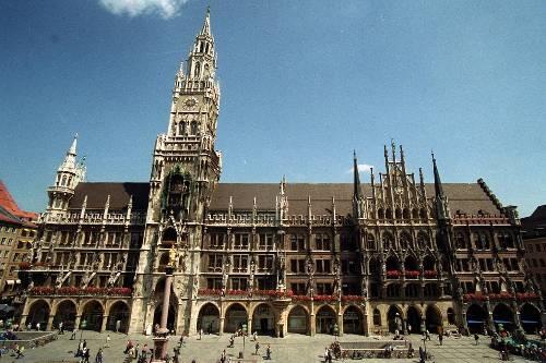 Die Kunden sind mit dem Service im Münchner Rathaus nach einer Umfrage zufrieden.
