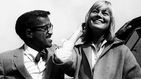 Aufgrund der damals herrschenden Rassentrennung in den USA sorgte die Ehe von S&auml;nger Sammy Davis Jr. und Schauspielerin May Britt in den 60er-Jahren weltweit f&uuml;r Aufsehen.
